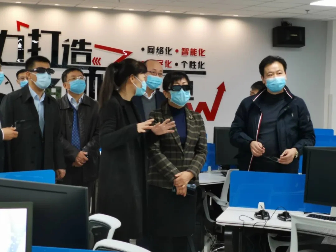 中国移动吉林公司董事长李丽一行参观虚拟仿真实验教学中心